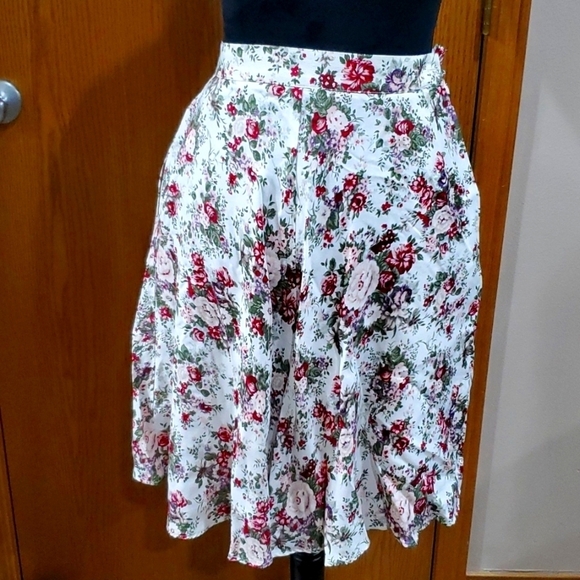 Brooks Brothers Dresses & Skirts - Brooks brothers vintage floral rayon lightweight pocketed skirt